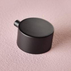 Scudo Concealed One Outlet Shower Valve with Matt Black Plate Scudo Concealed One Outlet Shower Valve with Matt Black Plate Plain Handle